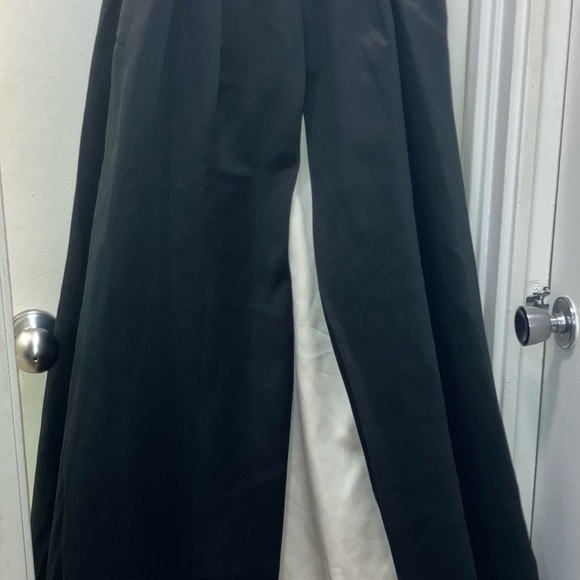 Black Vera Wang Gown, White Back Slit - Picture 5 of 7